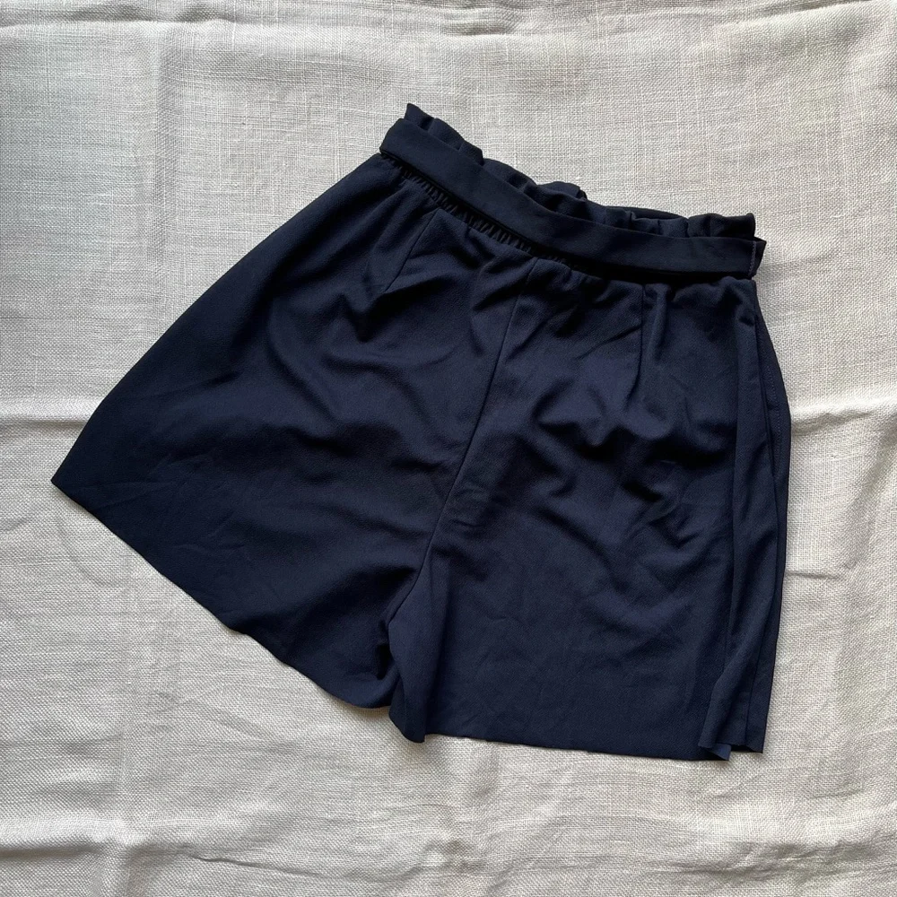 Navy Blue Shorts, paper waist by ONLY - Picture 2 of 4
